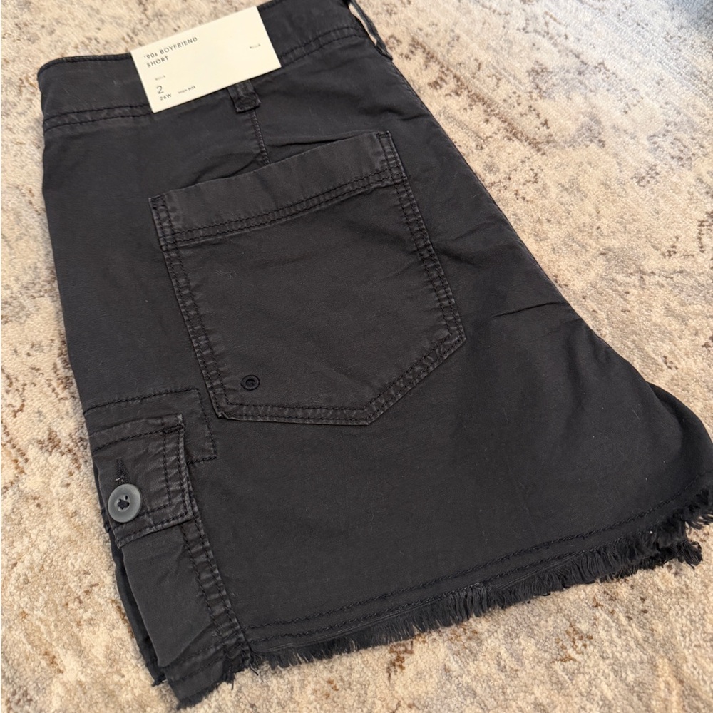 American Eagle NWT Women’s Navy Frayed Cargo Shorts. - Picture 2 of 6